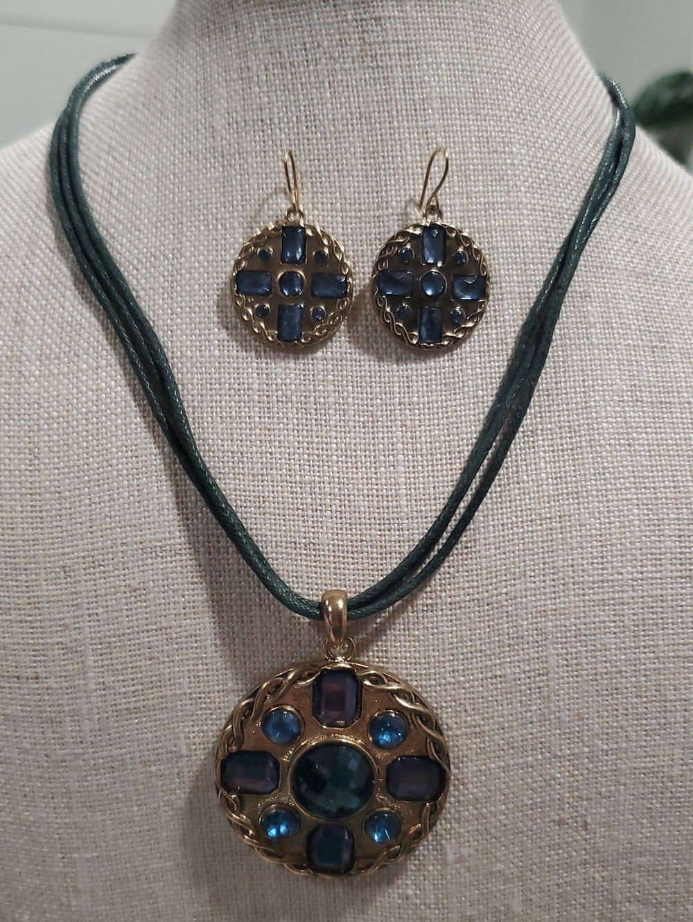 Gold-Tone Blue Stone Round Pendant Necklace and Earring Set